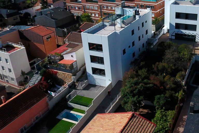 Promociones nueva de Altos de Puerta de Hierro. Viviendas de calidad y alta eficiencia energética, con domótica integrada y climatización mediante aerotermia.