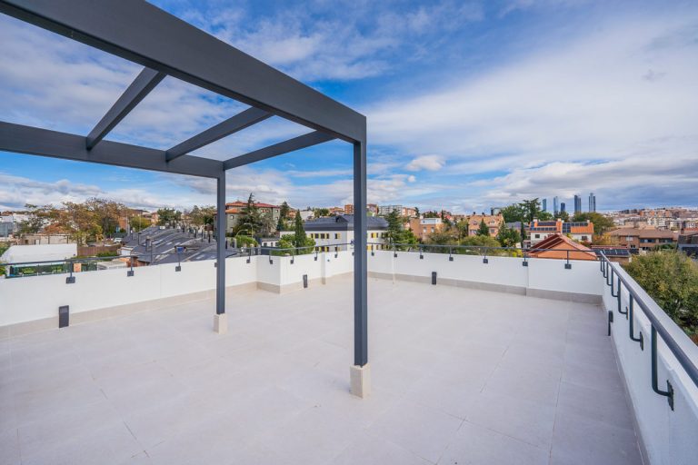 Promociones nueva de Altos de Puerta de Hierro. Viviendas de calidad y alta eficiencia energética, con domótica integrada y climatización mediante aerotermia.
