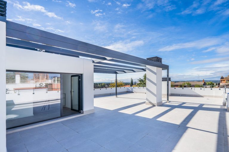 Promociones nueva de Altos de Puerta de Hierro. Viviendas de calidad y alta eficiencia energética, con domótica integrada y climatización mediante aerotermia.
